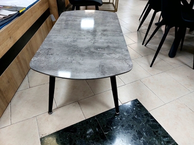 שולחן קל בעיצוב מודרני